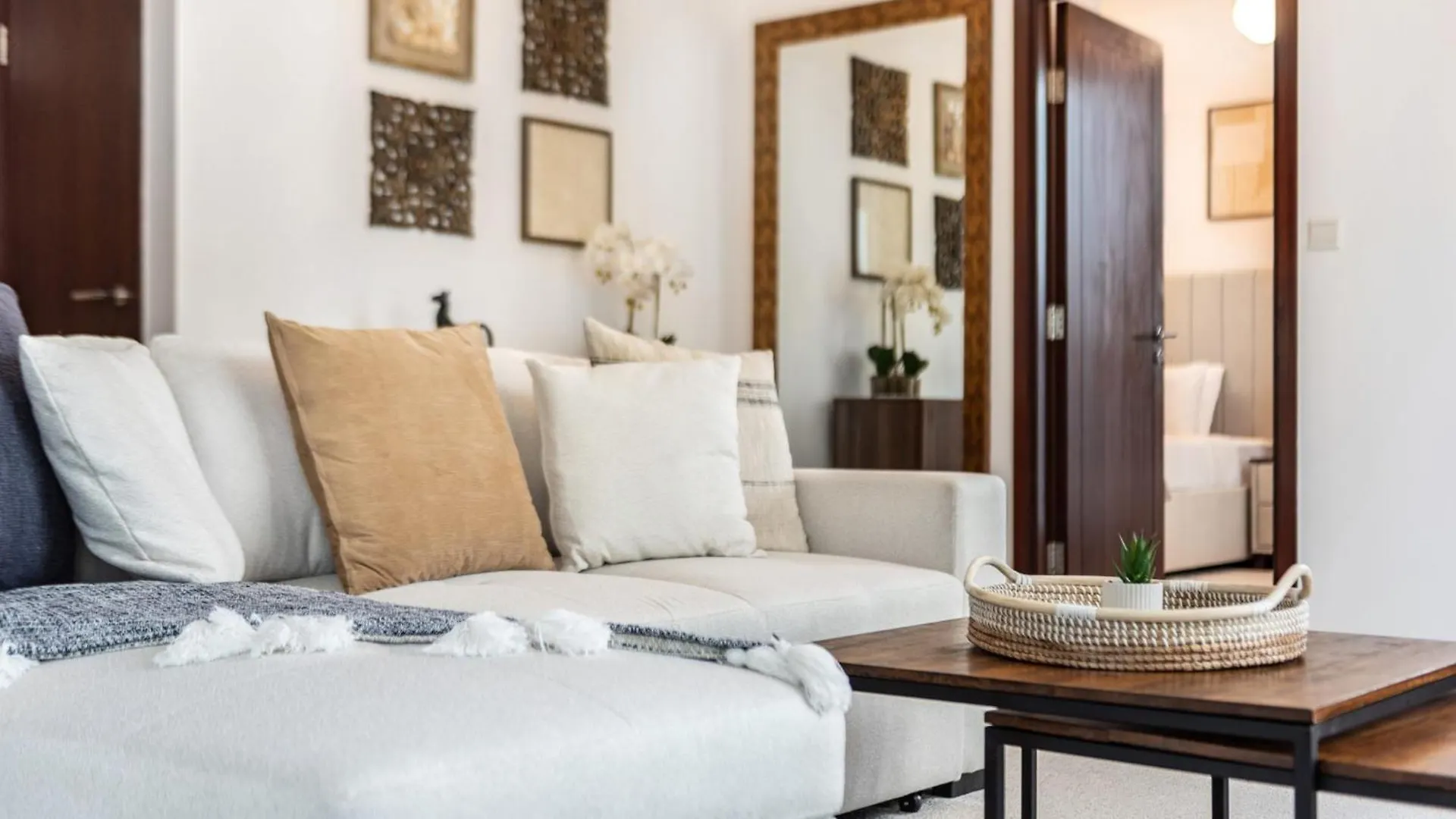 Stunning 1-Bedroom Apartment With Full Burj Khalifa View - 5-Min Walk To Dubai Mall