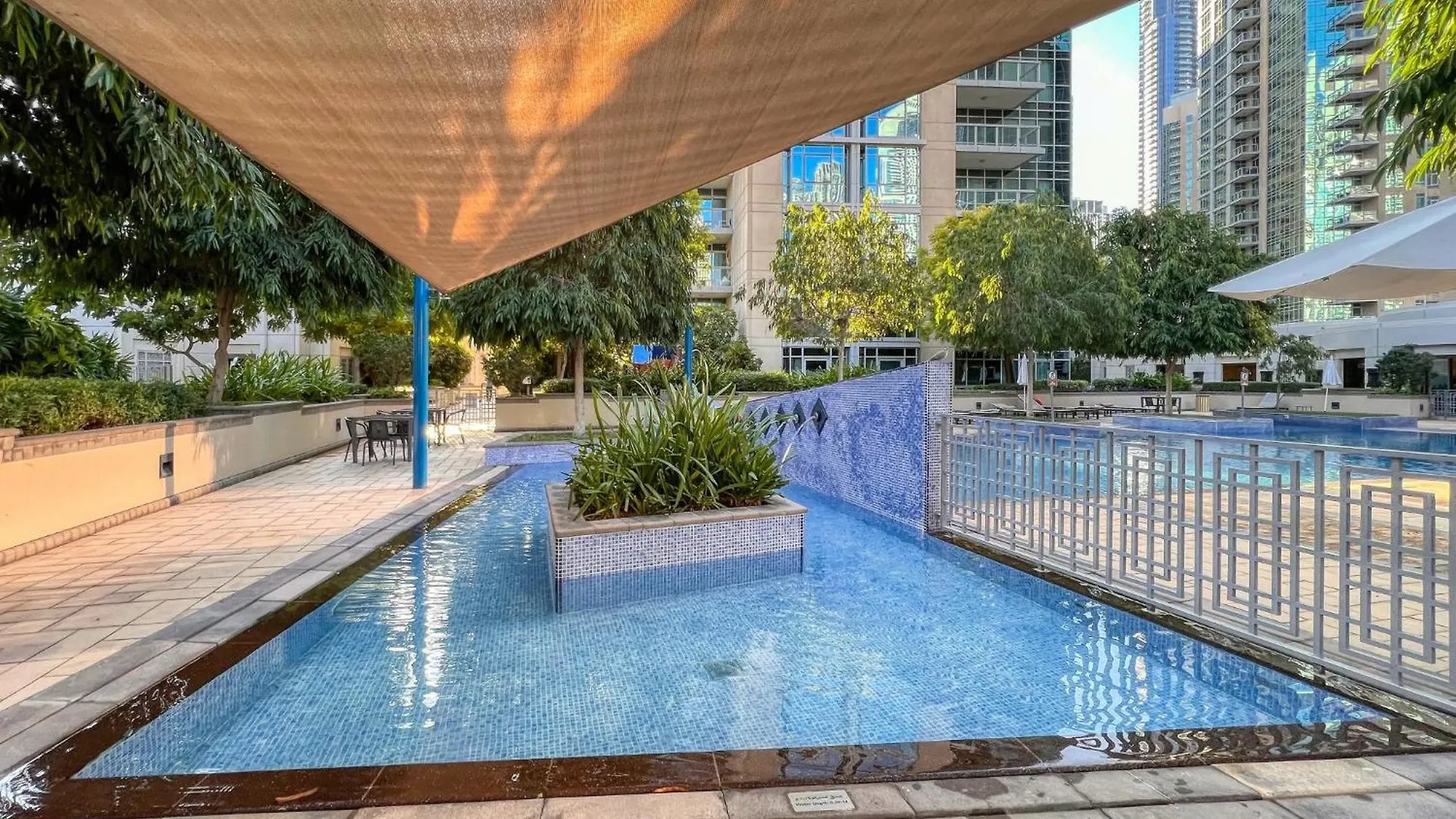 Stunning 1-Bedroom Apartment With Full Burj Khalifa View - 5-Min Walk To Dubai Mall